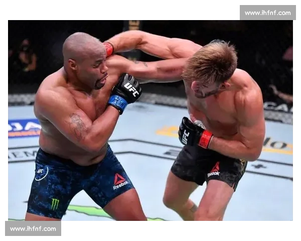 UFC史诗宿敌之战琼斯对决科米尔的荣耀与争议重量级巅峰对抗再掀风暴